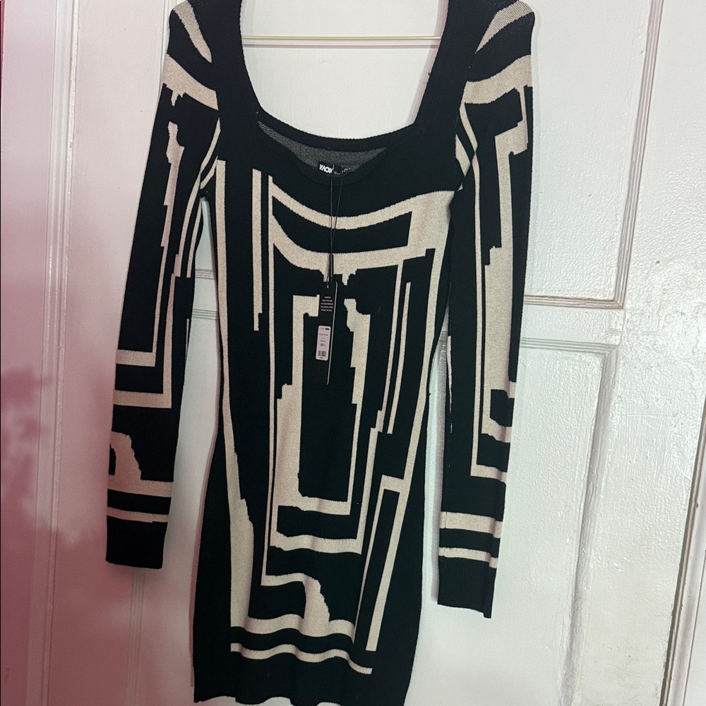 Fashion Nova Black and Cream Long Sleeve Geometric Bodycon Dress